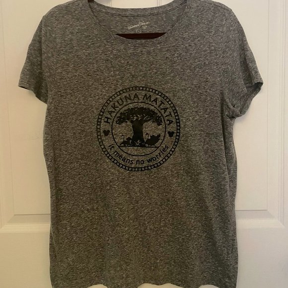 2/$10 Hakuna Matata Lion King tee shirt / Disney World Disneyland Animal Kingdom - Picture 1 of 3